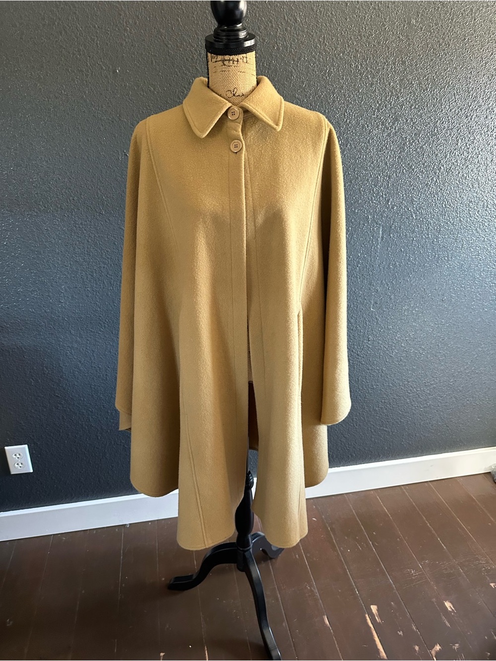 Vintage Harvé Benard 100% Wool Camel Cape Coat Medium 40” Long